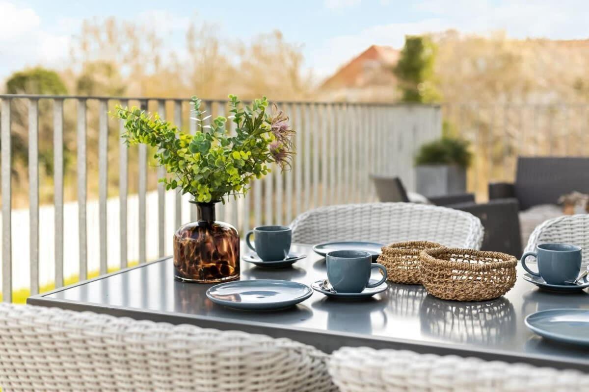 Huswell - Apartment With Natural Swimming Pool Middelkerke Bagian luar foto